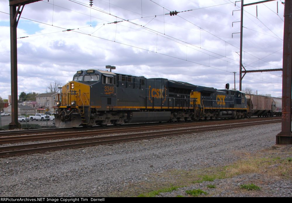 CSX 3346 leads M404